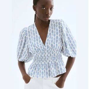 H&M White and Blue Printed V-Neck Top